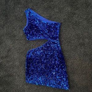 This was a one time wear for me for NYE and it was super comfy and designed well